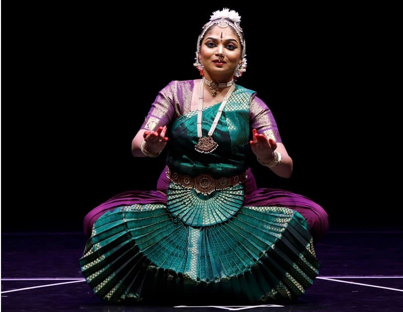 Shrimati Gowri Poobalan Pravind performing Bharata Natyam on stage